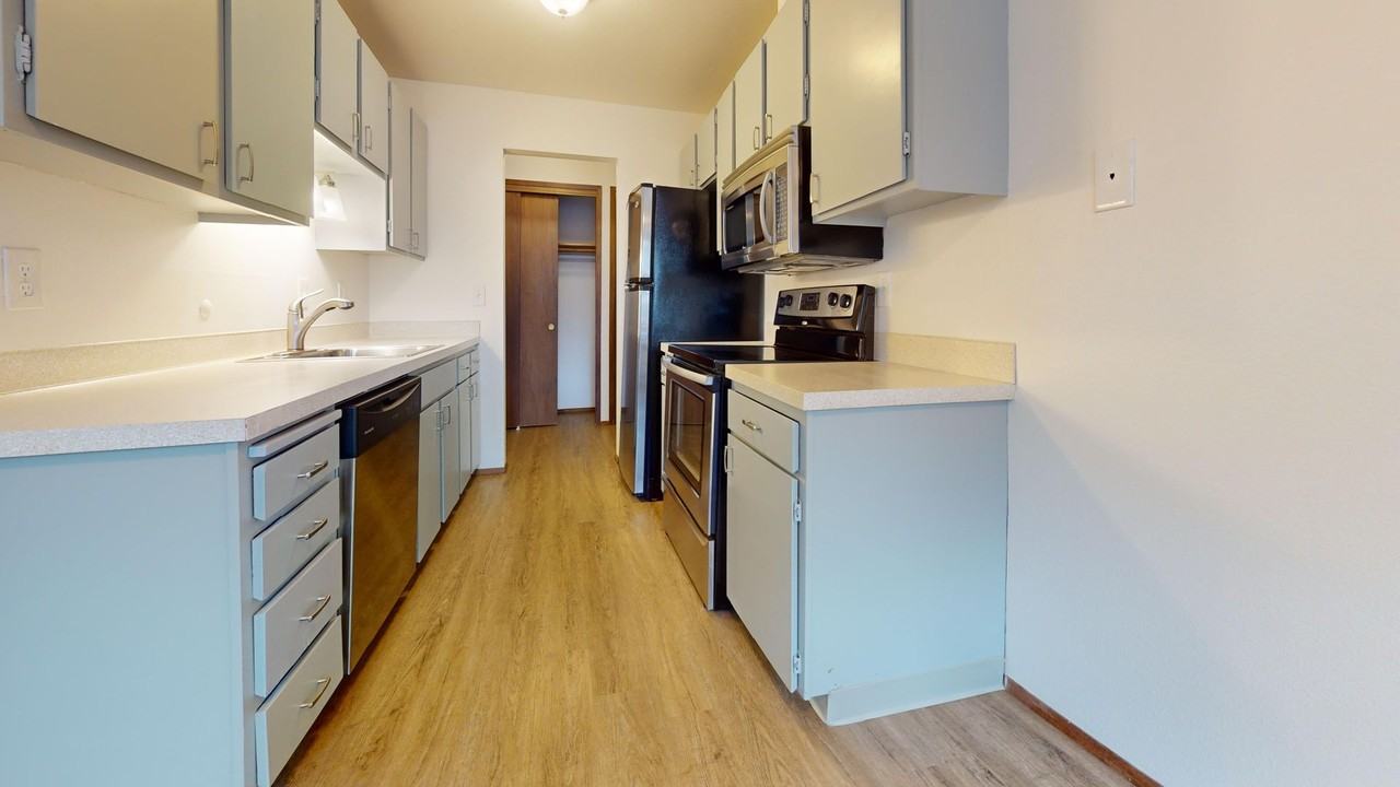 Greenwood Vista Apartments - Photo 2 of 4