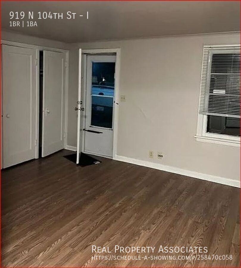 919 N 104th St #I - Photo 3 of 5