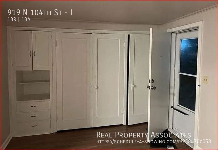 919 N 104th St #I - Photo 4 of 5