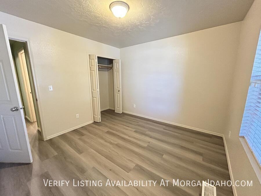 1723 W Bayeux Dr - Photo 3 of 15