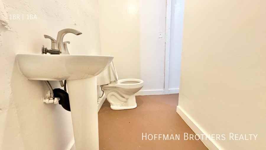 1688 W Adams Blvd - Photo 5 of 6