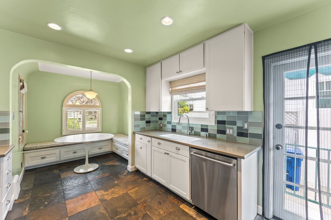 10342 Keswick Ave - Photo 4 of 25