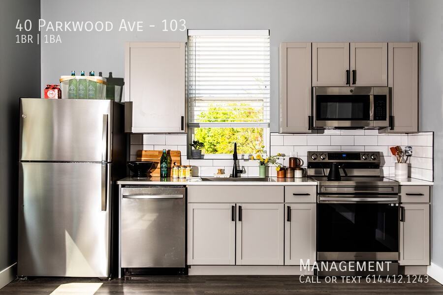 40 Parkwood Ave #103 - Photo 3 of 20