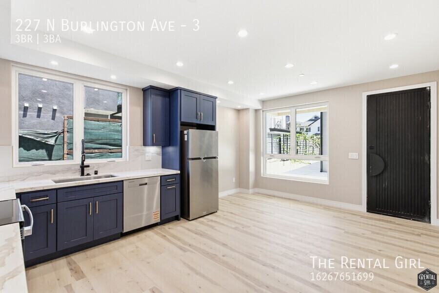 227 N Burlington Ave #3 - Photo 3 of 25