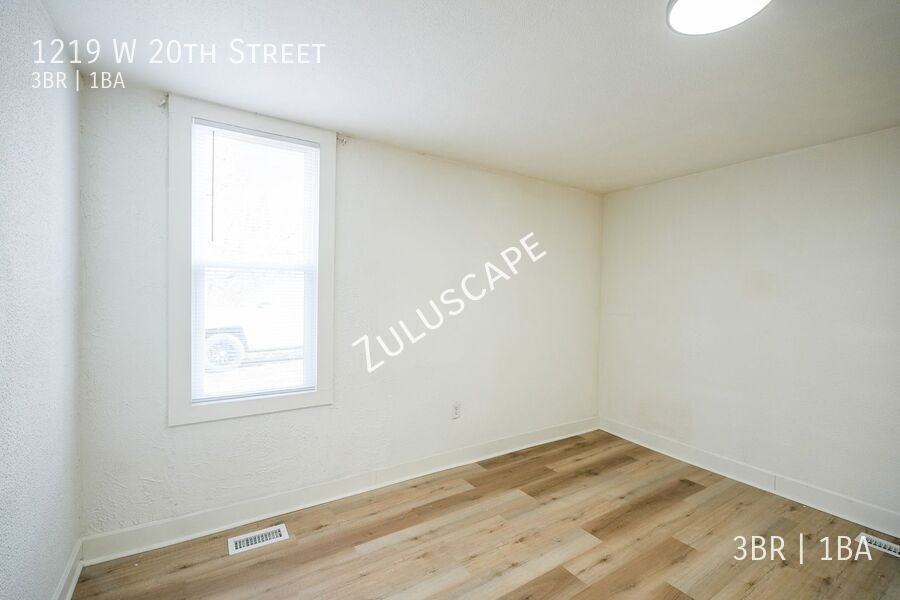 1219 W 20th St - Photo 4 of 16