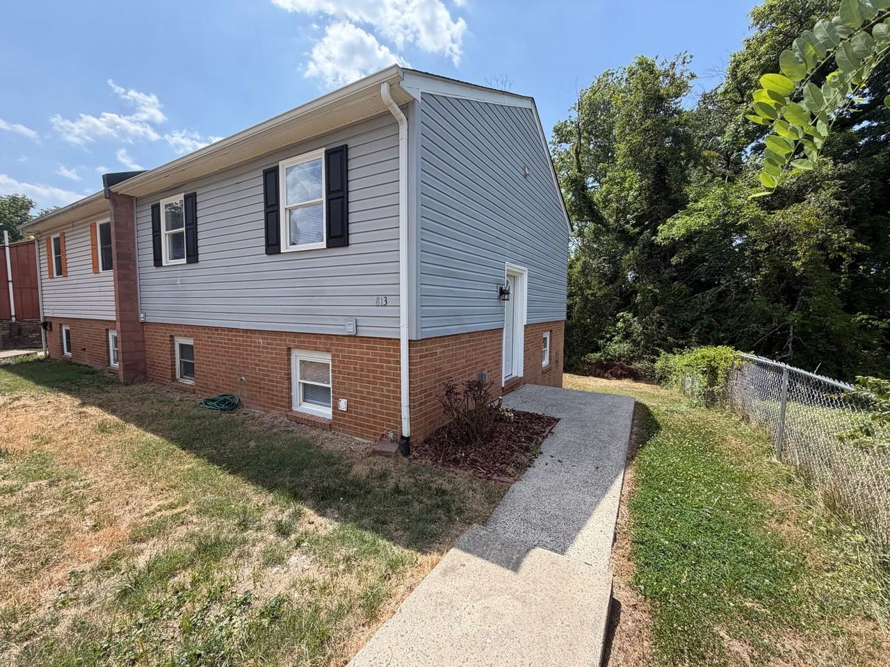 813 Ridge St - Photo 3 of 30