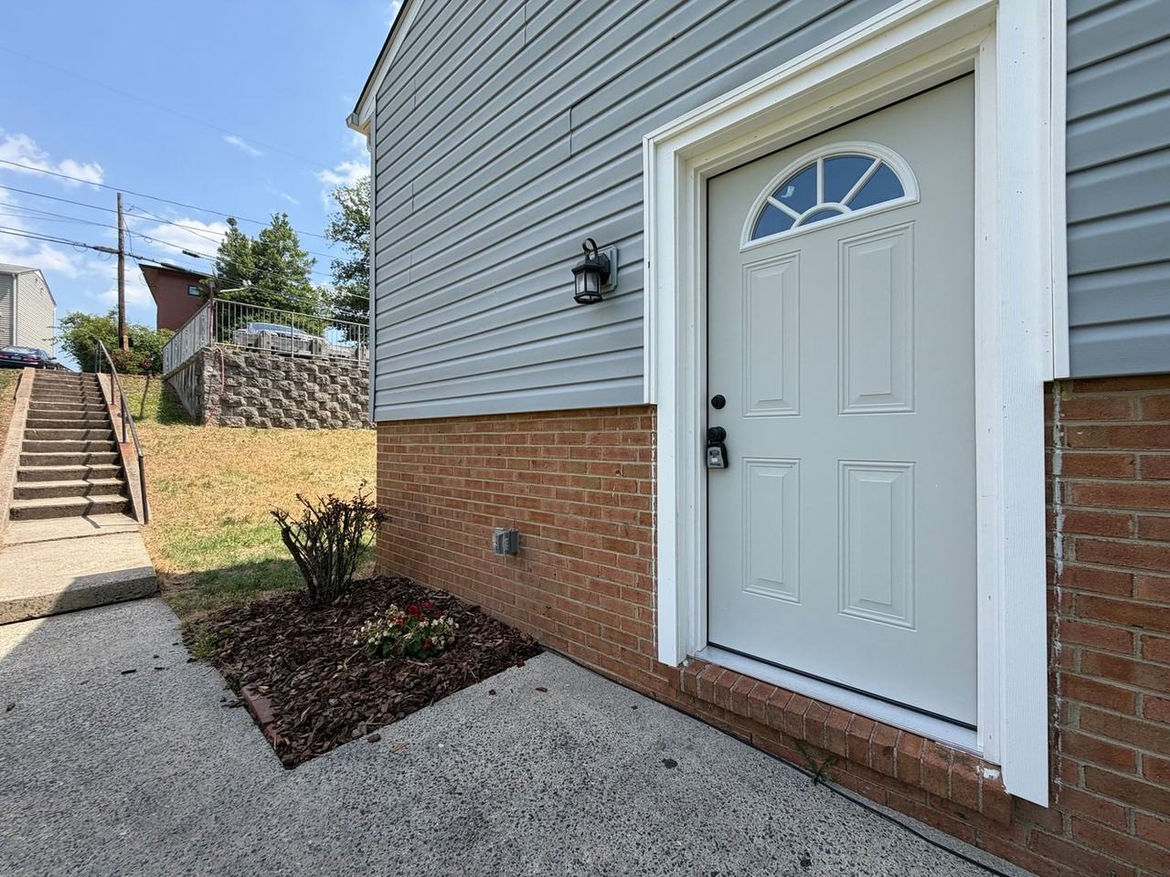 813 Ridge St - Photo 4 of 30