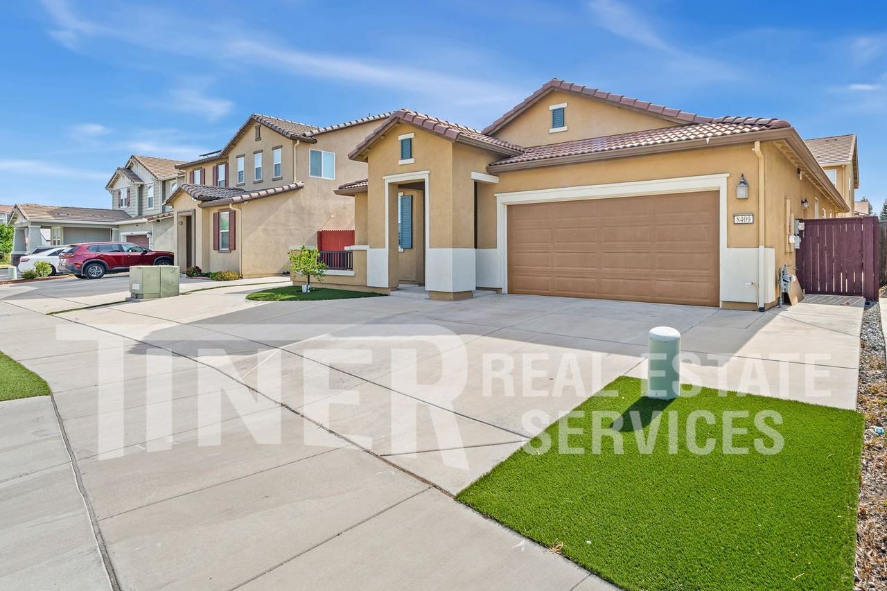 8409 Stara St - Photo 4 of 25