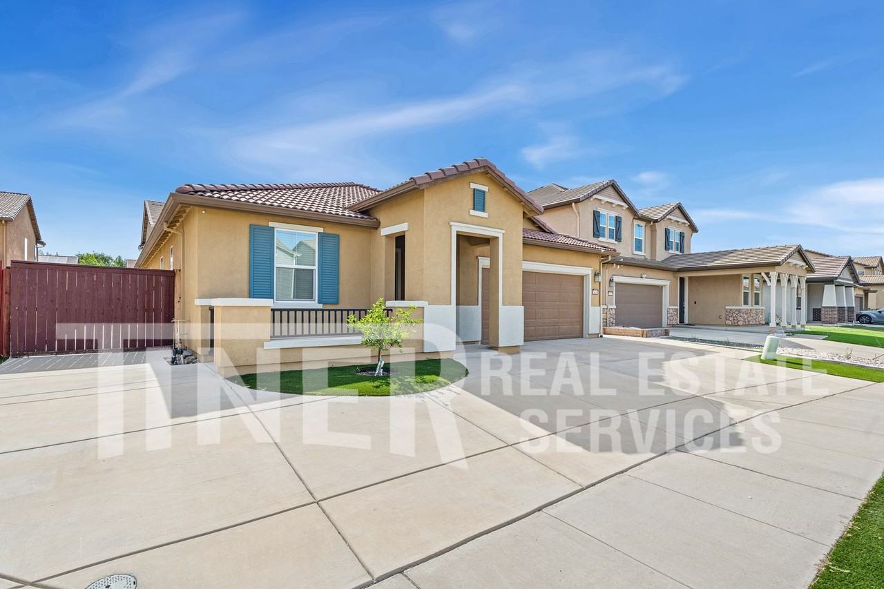 8409 Stara St - Photo 5 of 25