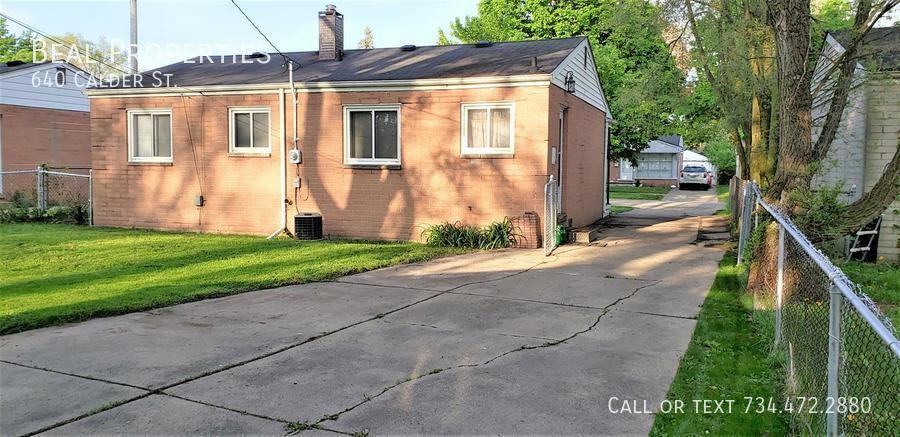 640 Calder Ave - Photo 2 of 10