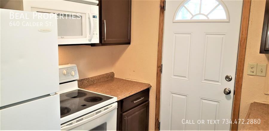 640 Calder Ave - Photo 3 of 10