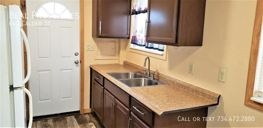 640 Calder Ave - Photo 4 of 10