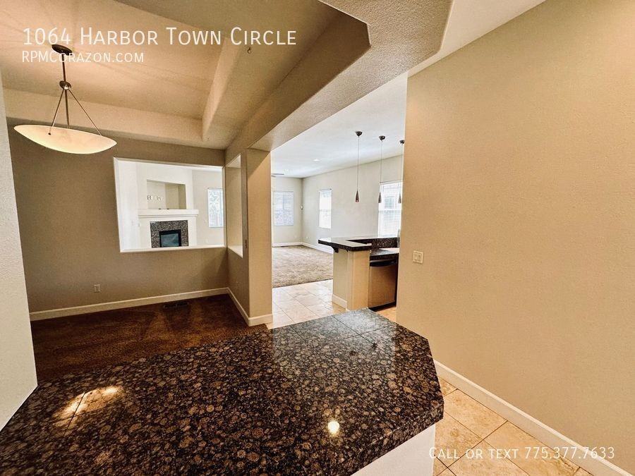 1064 Harbor Town Cir - Photo 4 of 15