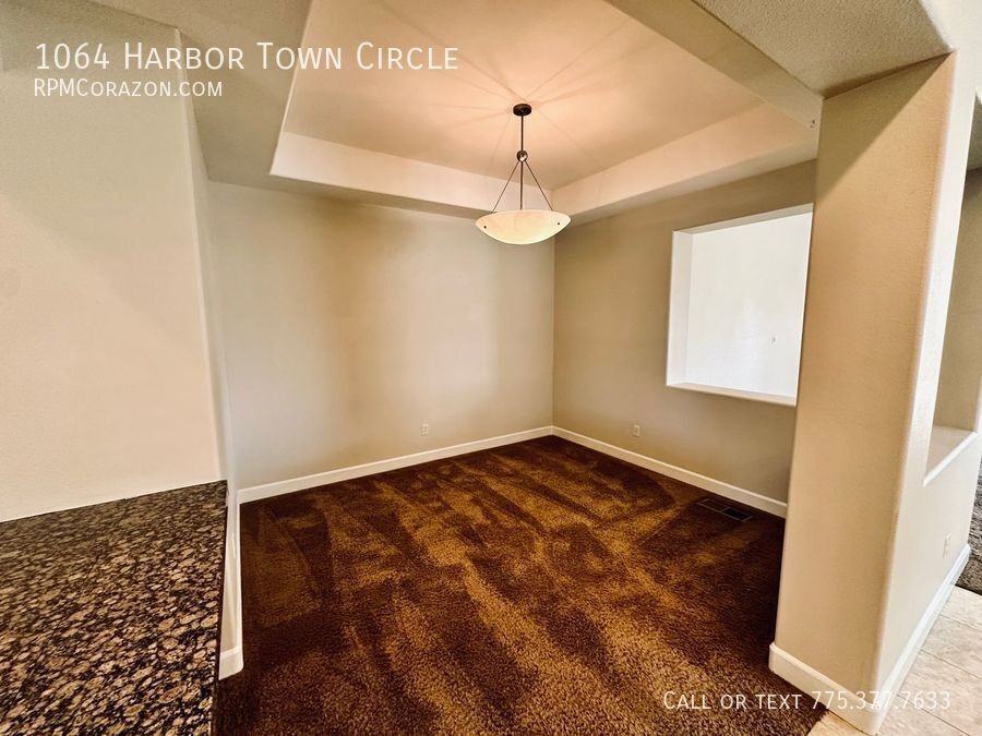 1064 Harbor Town Cir - Photo 5 of 15