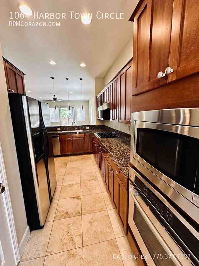 1064 Harbor Town Cir - Photo 7 of 15