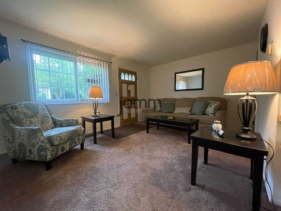 6052A Glenway Dr - Photo 2 of 9