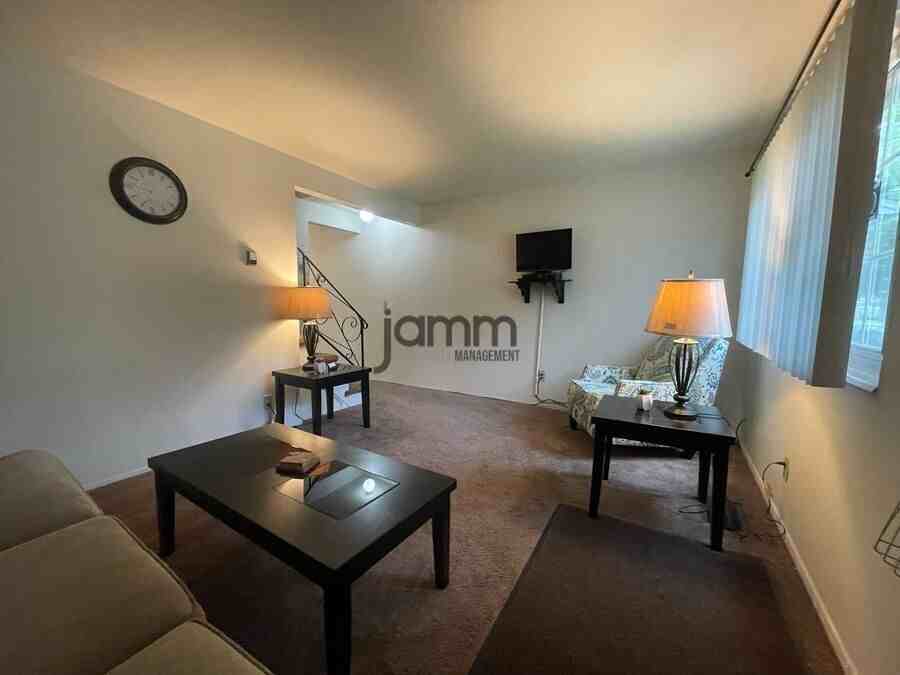6052A Glenway Dr - Photo 3 of 9