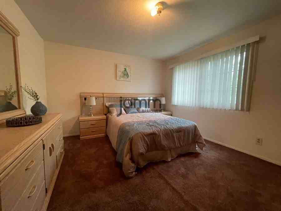 6052A Glenway Dr - Photo 7 of 9