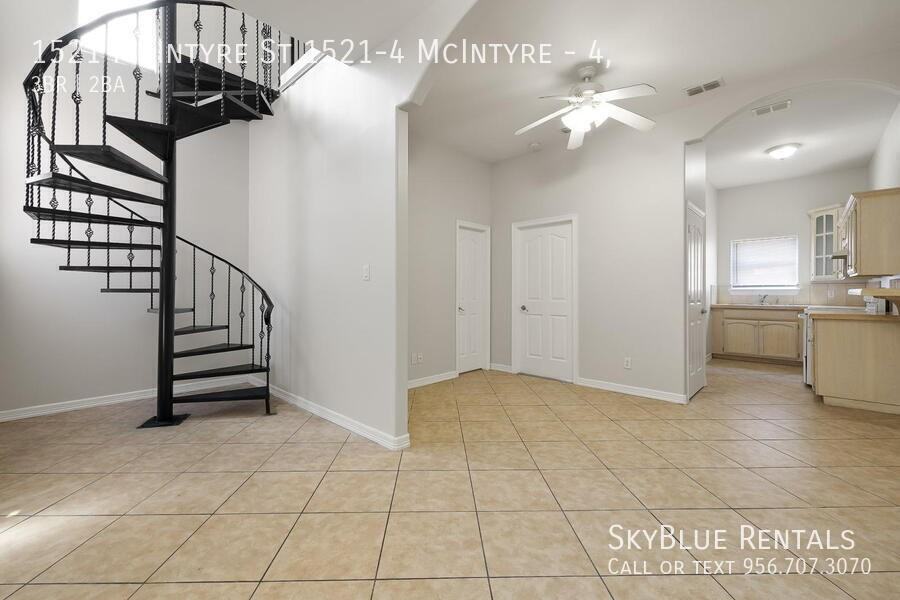 1521 McIntyre St 1521-4 McIntyre #4 - Photo 3 of 14