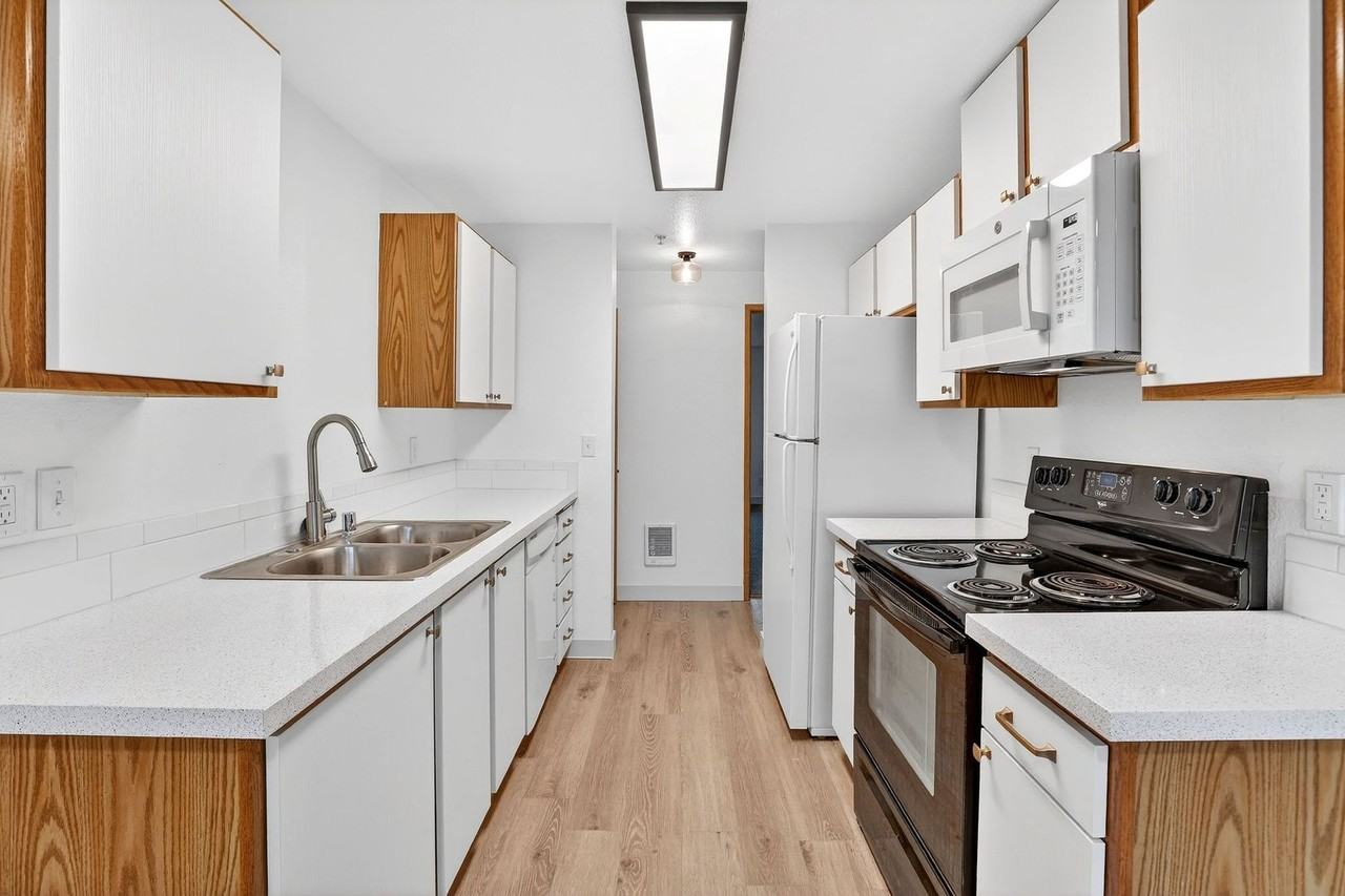 12514 Se 7th St #B23 - Photo 4 of 11