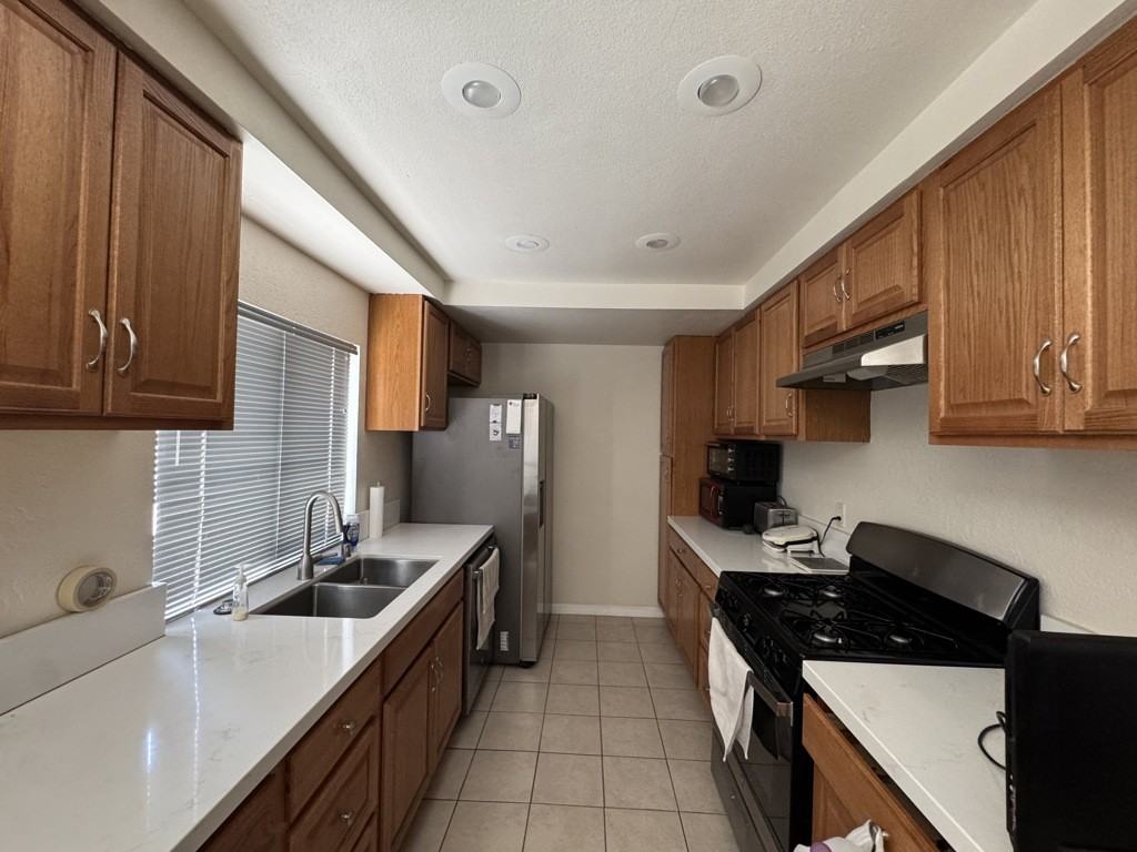 1792 N Ann St - Photo 3 of 24