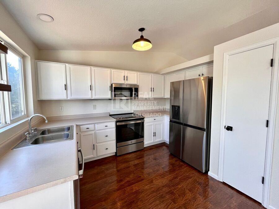 6734 Akerman Dr - Photo 3 of 20