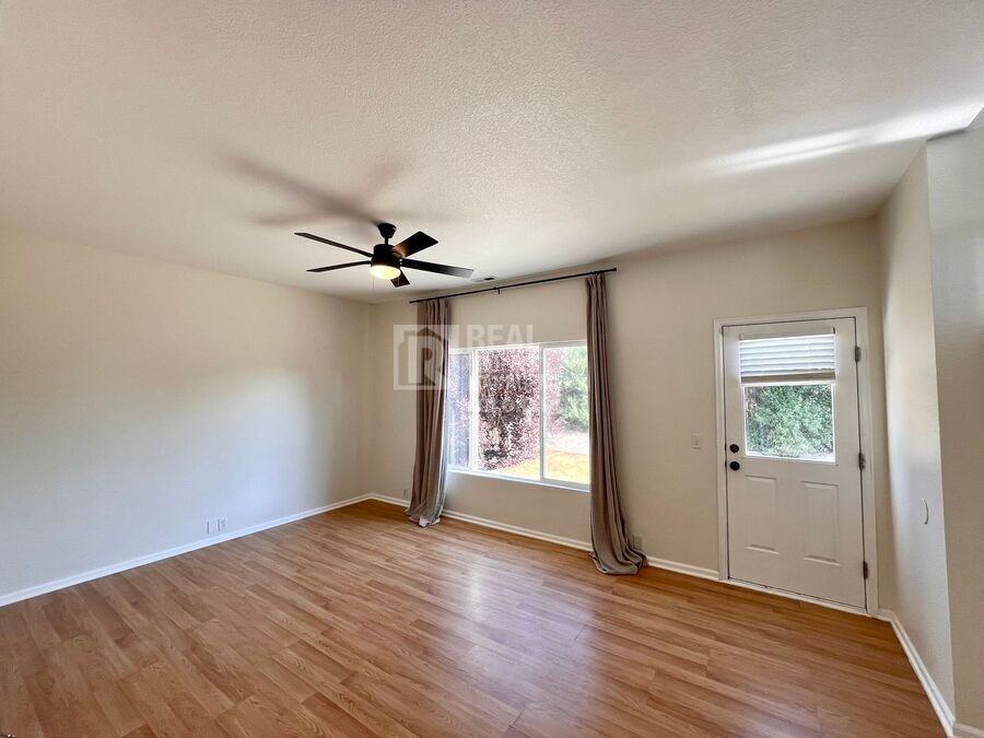 6734 Akerman Dr - Photo 6 of 20