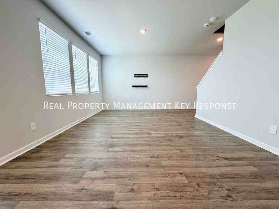 1004 Midpoint Ln - Photo 2 of 18