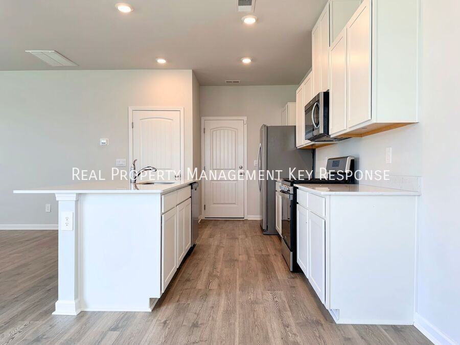 1004 Midpoint Ln - Photo 3 of 18