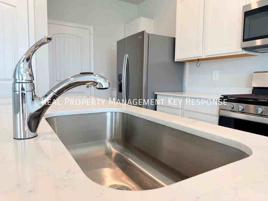 1004 Midpoint Ln - Photo 4 of 18