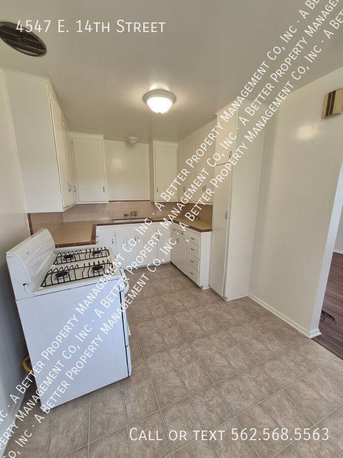 4547 E 14th St - Photo 3 of 14