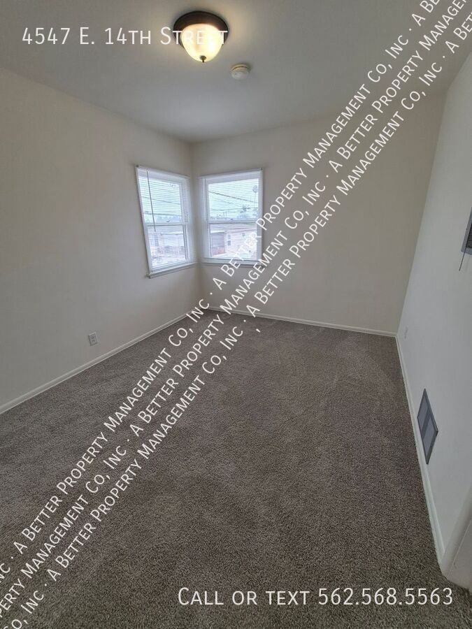 4547 E 14th St - Photo 5 of 14