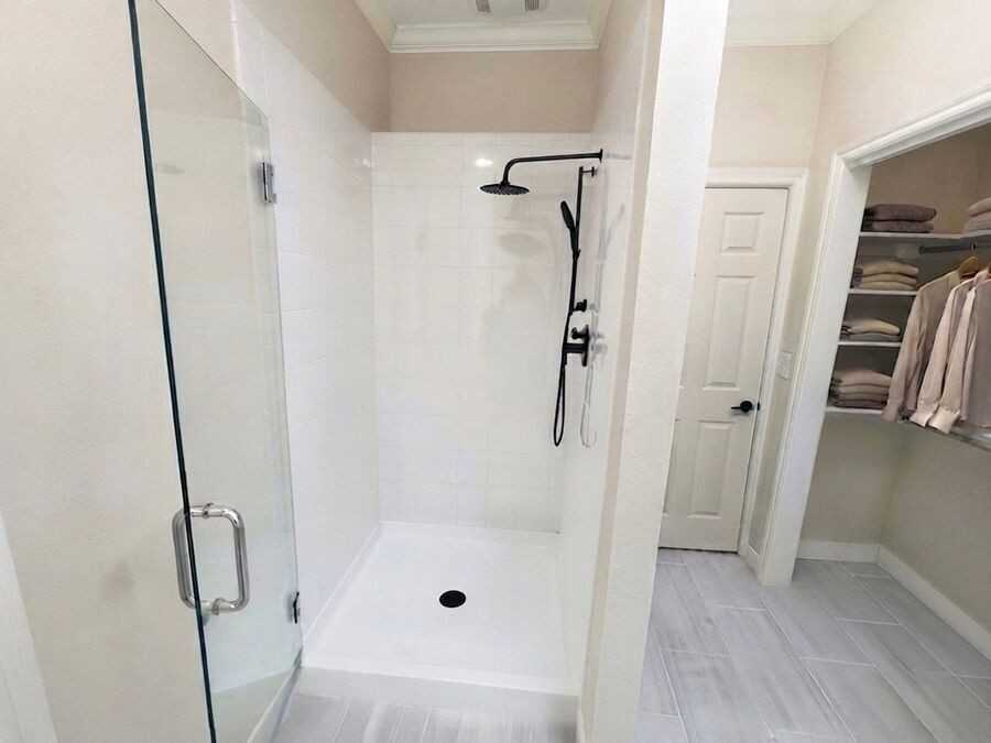 568 Glenwood Ave #01 - Photo 4 of 5