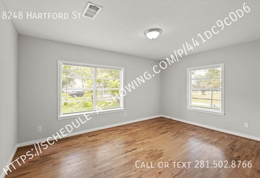 8248 Hartford St - Photo 5 of 10