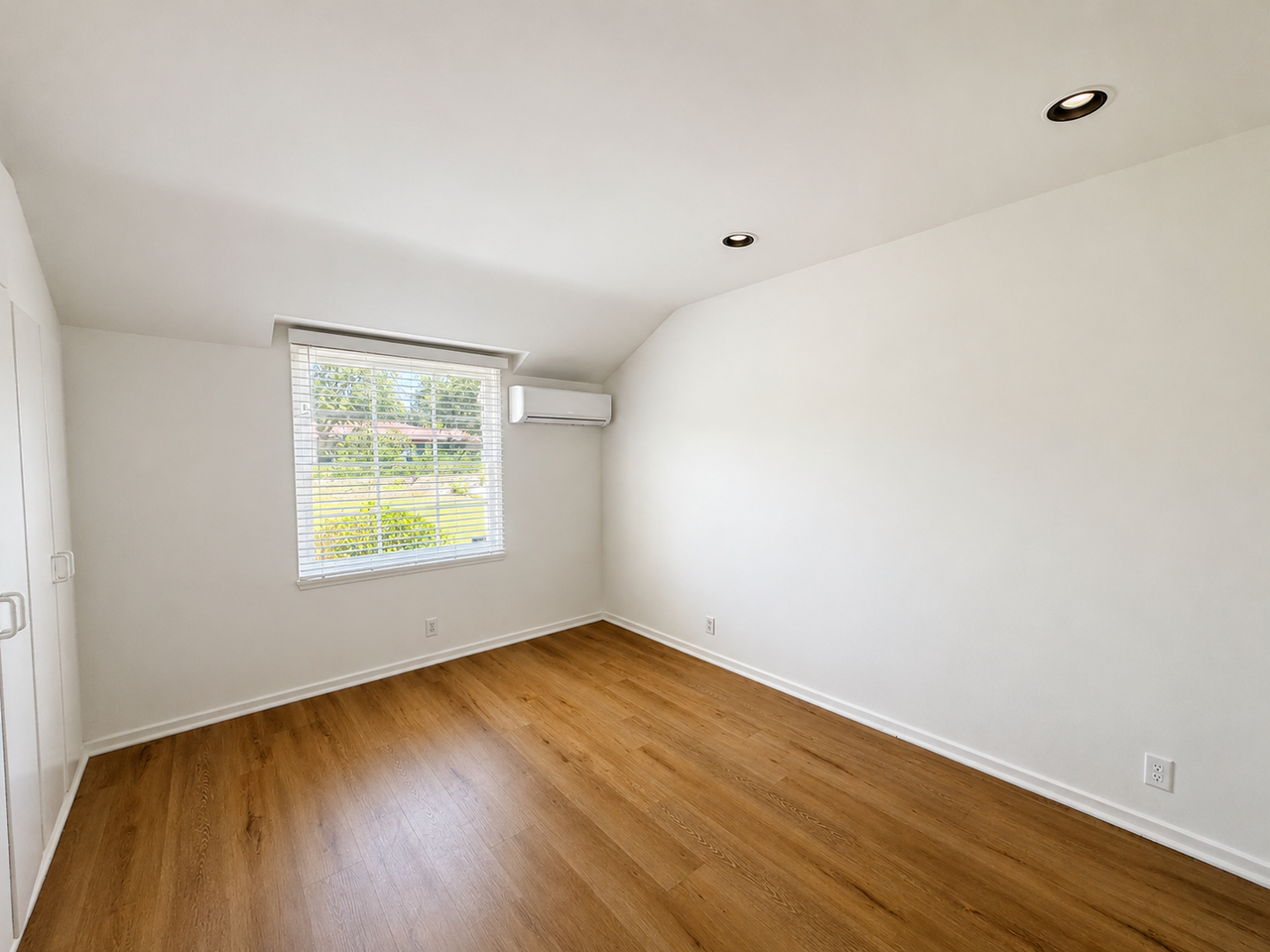 2570 Wallingford Rd - Photo 3 of 9