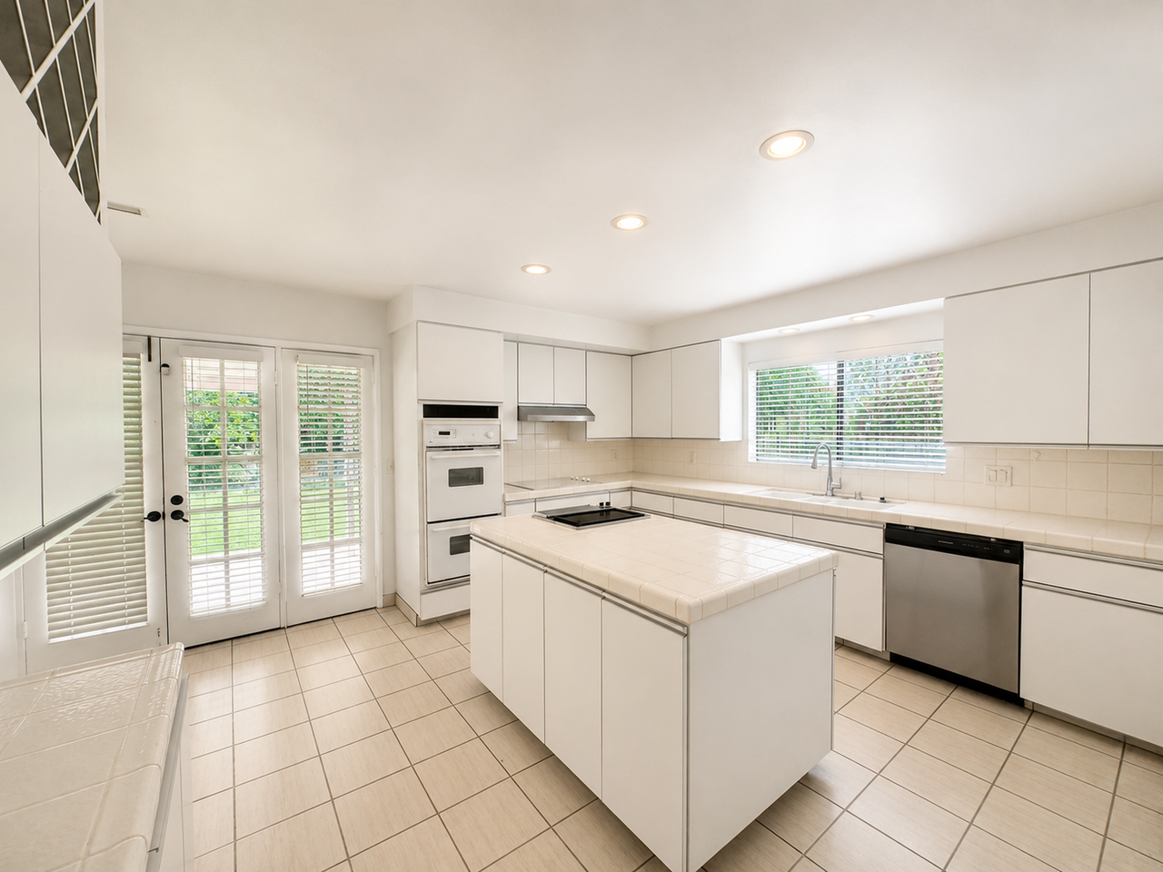 2570 Wallingford Rd - Photo 6 of 9