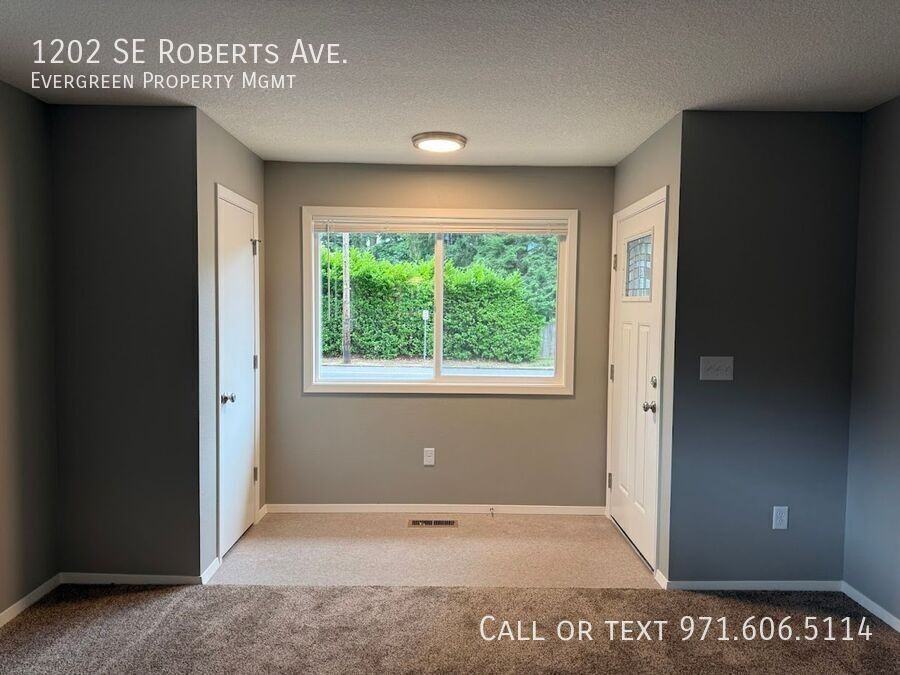 1202 Se Roberts Ave - Photo 4 of 25