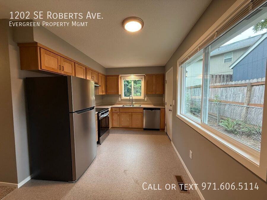 1202 Se Roberts Ave - Photo 7 of 25
