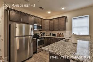 featured image of 1503 Main St #J