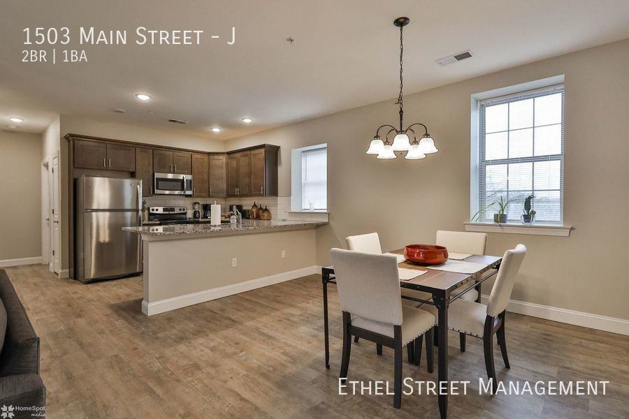 1503 Main St #J - Photo 5 of 26
