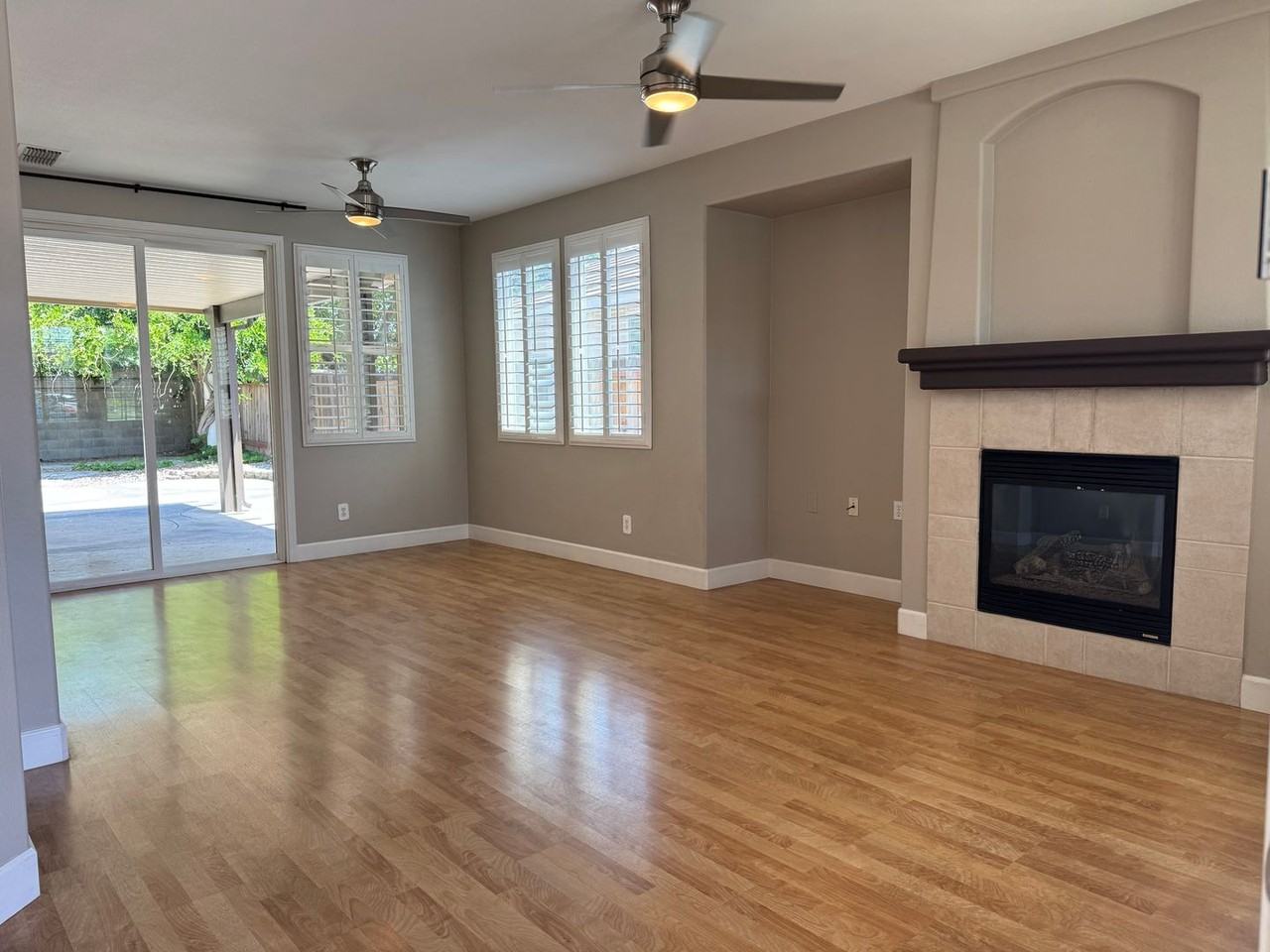 576 Sutherland Ranch Ln - Photo 2 of 24