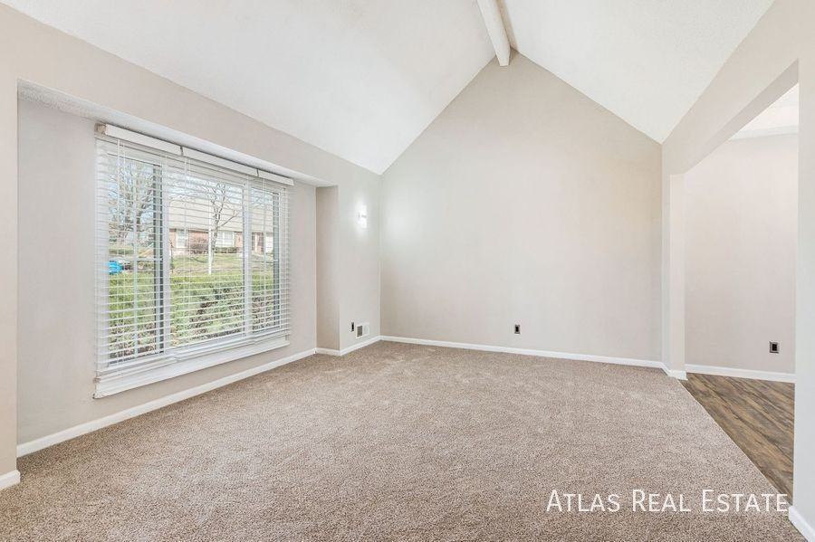 1009 Ne 99th St - Photo 2 of 25