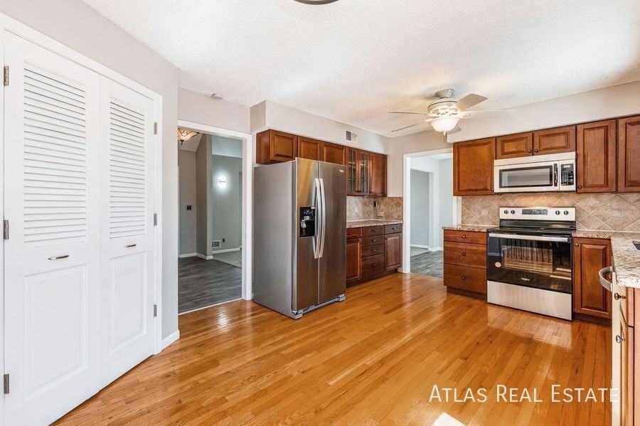 1009 Ne 99th St - Photo 5 of 25