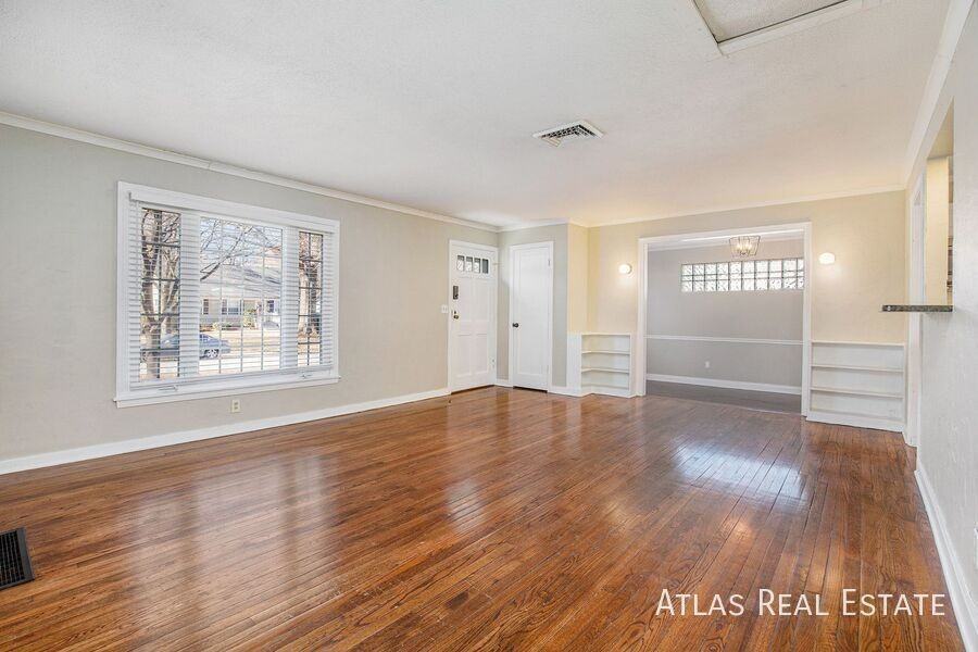 6043 Fontana St - Photo 4 of 20