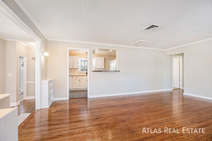 6043 Fontana St - Photo 5 of 20