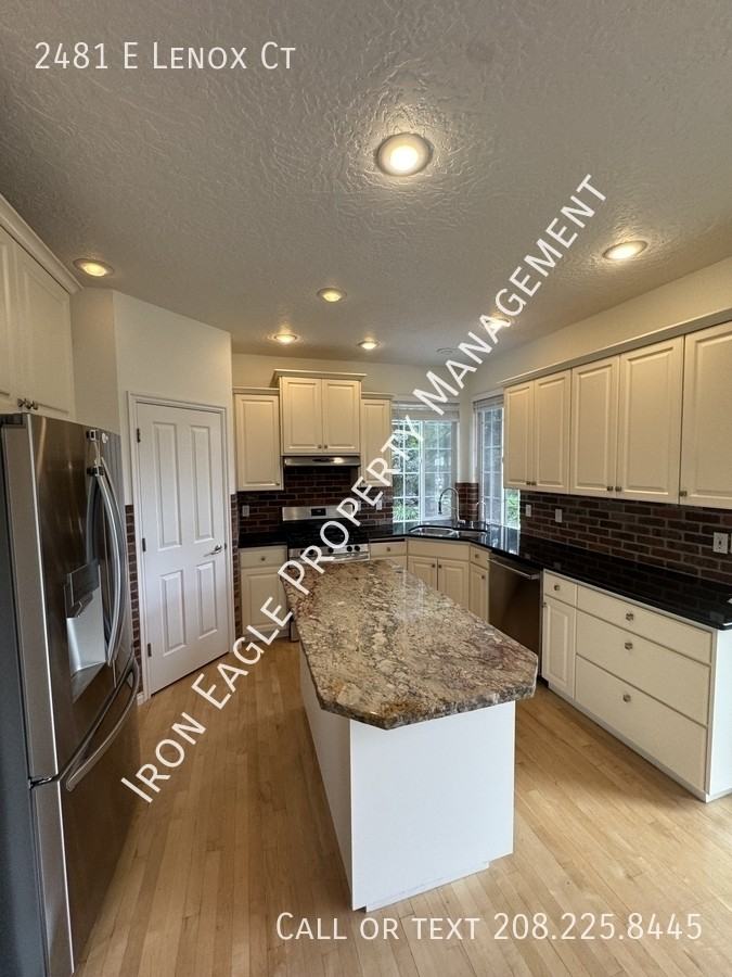 2481 E Lenox Ct - Photo 6 of 18