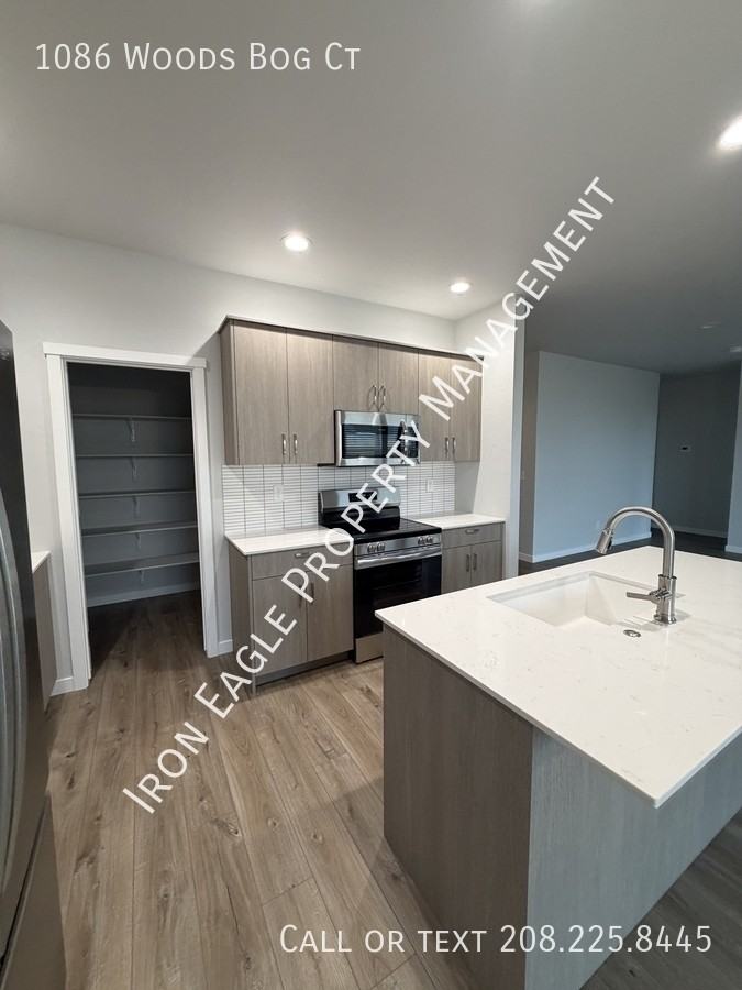 1086 Woods Bog Ct - Photo 5 of 28