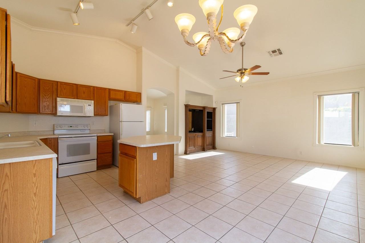 12100 N 89th Dr - Photo 2 of 18
