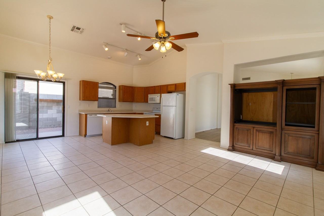 12100 N 89th Dr - Photo 3 of 18