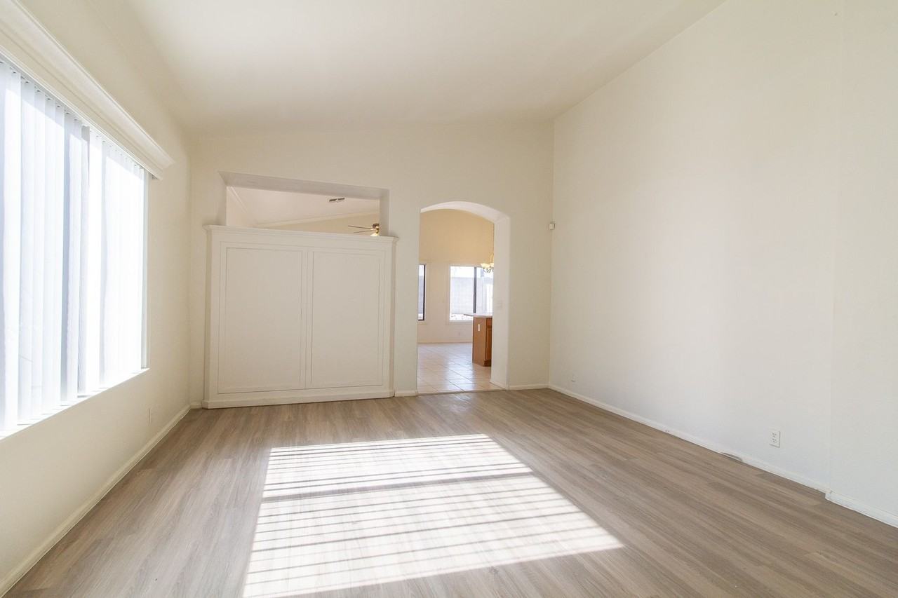 12100 N 89th Dr - Photo 4 of 18